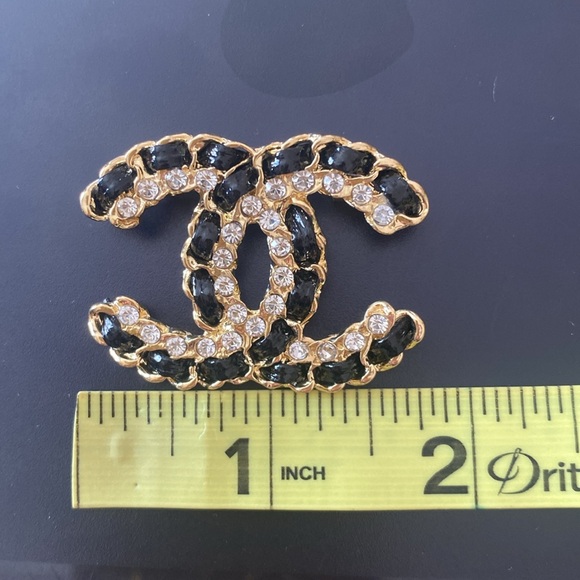 Classic Double CC Black Brooch - Picture 10 of 16